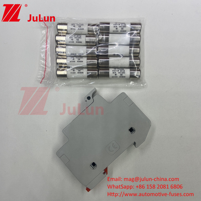 সৌর PV ইনস্টলেশনের জন্য 10A-63A পিভি ফিউজ 32A 10X38mm 1000V ডিসি ডিন রেল ফিউজ হোল্ডার সৌর সিস্টেমের জন্য আলো সহ