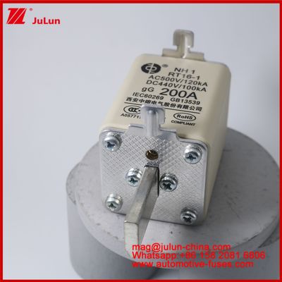 NH1 RT16-1 200A AC500V 120KA DC 440V 100KA অটোমোবাইল সিরামিক অটো ফিউজ ব্লেড মাউন্ট ইভি / এইচইভি যানবাহনের জন্য ছোট আকারের উচ্চ রেটযুক্ত বর্তমান শর্ট সার্কিট সুরক্ষা