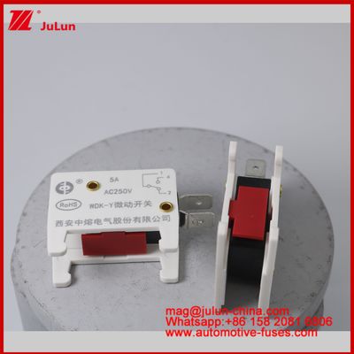 WDK-Y 5A 250V মাইক্রো সুইচ অটোমোবাইল মাউন্ট ফিউজ EV / HEV যানবাহন জন্য বিশেষ ডিজাইন ফিউজ বেস যানবাহন পরিস্থিতি জন্য