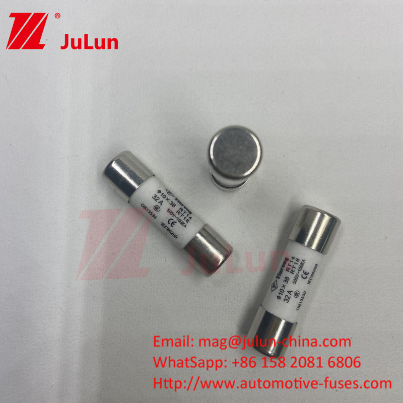 10 * 38 মিমি ফিউজ 15A 690VDC প্যানেল মাউন্ট শক্তিশালী PV স্ট্রিং সুরক্ষার জন্য সৌর PV ফিউজ